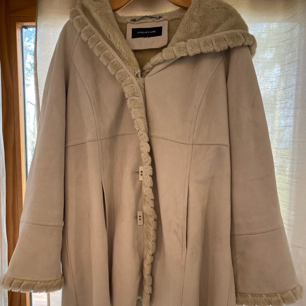 Vintage Jones New York cream winter coat- unique buttons